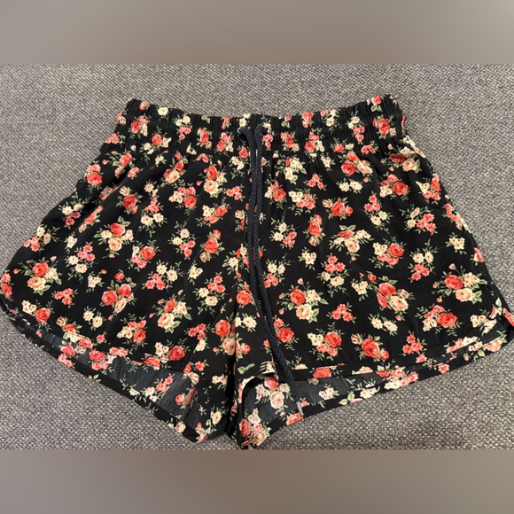 Forever 21 Black Floral Shorts small - Picture 1 of 3
